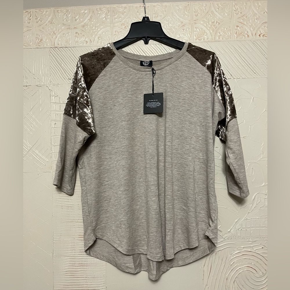 NWT Taupe Bobeau Top 3/4 sleeve length Size M